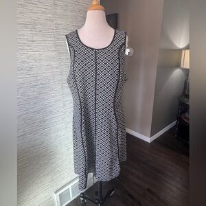 Massimo Monochrome Geometric patterned dress. Sz XXL